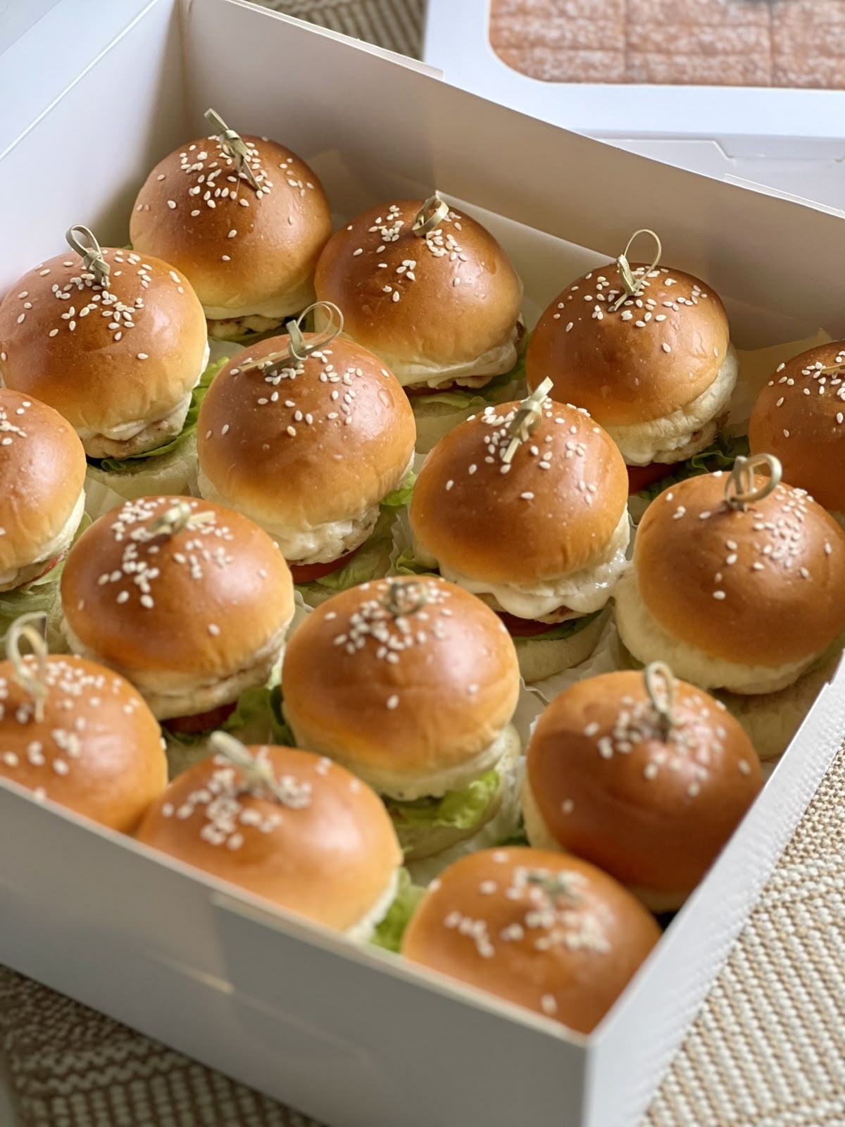 "Королевский" сэт из мини бургеров.